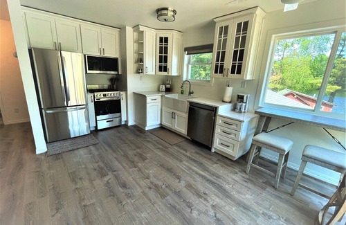 Phillips House | The Eagles Nest at Lakeside Lodging | 2 Bedroom