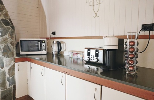 Bathurst Cottage | The Early Settler 200 metres from CBD