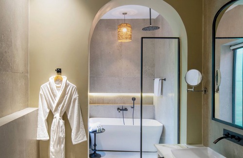 Amritsar Hotel | The Earth Amritsar, Trademark Collection by Wyndham