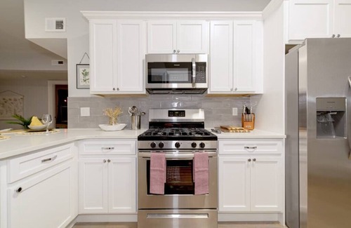 East Rock Apartment | The East Rock 4BR Parking Washer & Dryer Walk to Yale