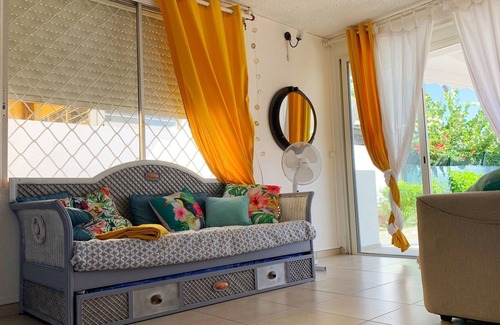 Sainte-Anne Apartment | "The echo of the waves". T2 feet in the water!