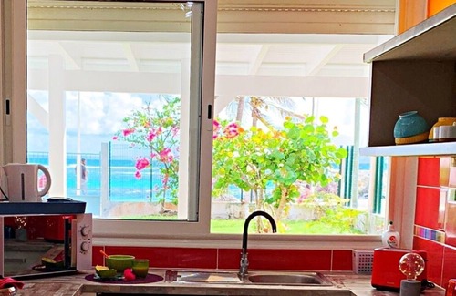 Sainte-Anne Apartment | "The echo of the waves". T2 feet in the water!