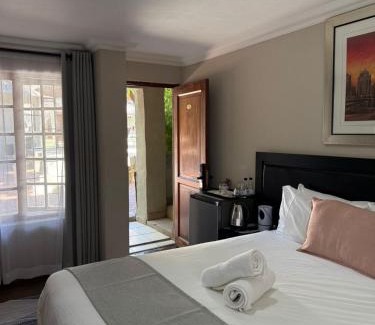Greater Johannesburg Metropolitan Area Resort | The Eden Boulders Hotel and Resort Midrand