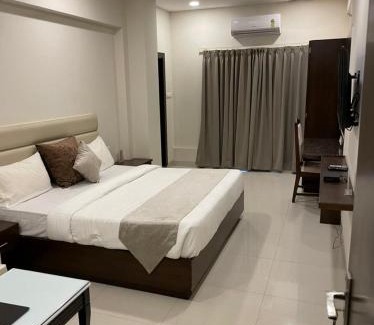 South Tukoganj Hotel | The Eden