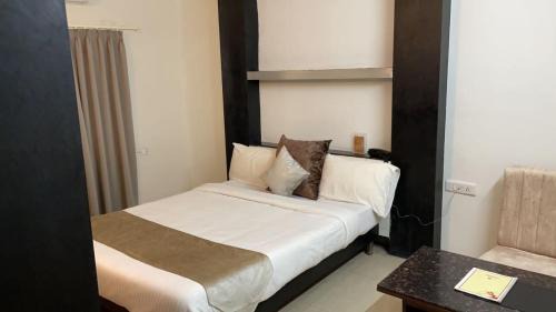 South Tukoganj Hotel | The Eden