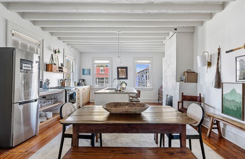 Downtown Charleston Apartment | The Egret: Experience Timeless Elegance