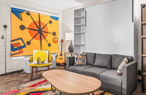 Governmental Mall Hotel | The Egyptian - Retro Modern Motel - Room 200