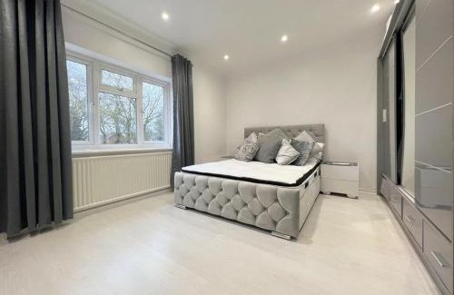 Chatteris Bed & Breakfast | The Elegance