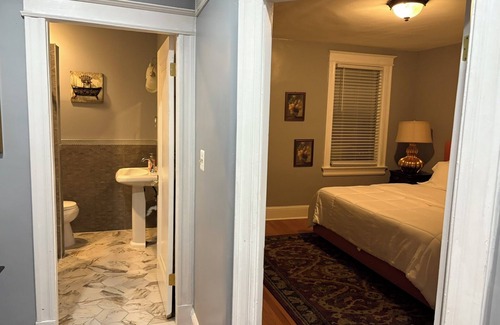 Northwest Hotel | The Elegant Spring House Loft