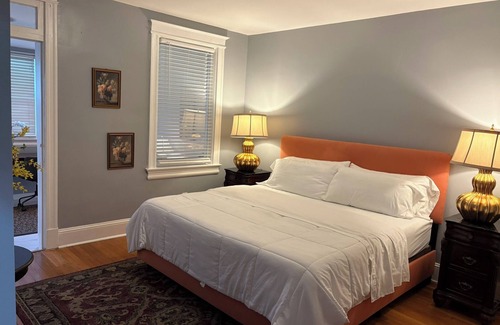 Northwest Hotel | The Elegant Spring House Loft