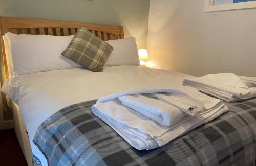 Whitfield Hotel | The Elks Head Inn