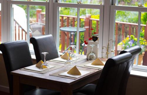 Whitfield Hotel | The Elks Head Inn