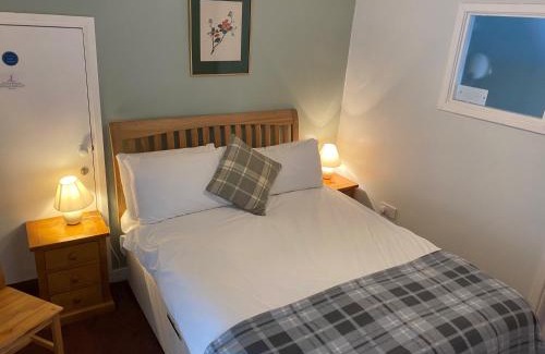 Whitfield Hotel | The Elks Head Inn