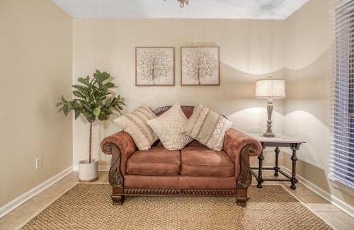 Alexandria Villa | The Ellis House. In quiet neighborhood!