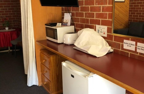 Tumut Hotel | The Elms Motor Inn