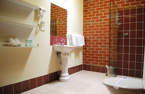 Tumut Hotel | The Elms Motor Inn