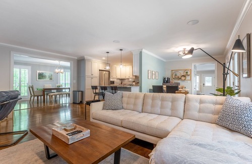 Burton Valley Apartment | The Eloise - Elegant Ranch Near Green Hills