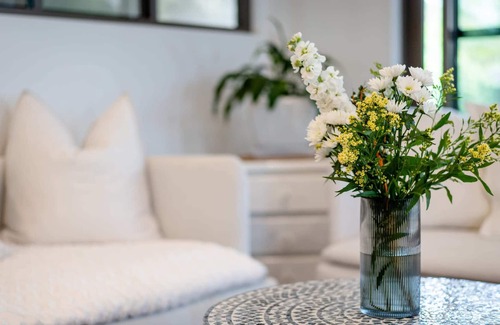 Kilaben Bay House | The Emerald Bower- 200m from the lake