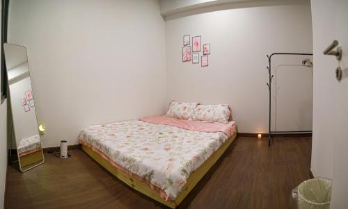 Thuan An Apartment | The Emerald Golf View Apartment - Smell House by Phuoc Nguyen