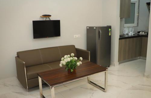 Gurugram House | The Empire Corporate Villa Hotel Sector 29 near Fortis and Max Hospitals,Huda City Metros Station