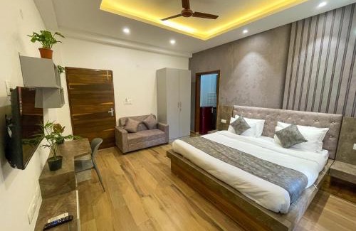 Sushant Lok Hotel | The Empire Stays , Golf Course Road