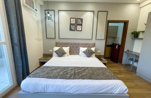 Sushant Lok Hotel | The Empire Stays , Golf Course Road