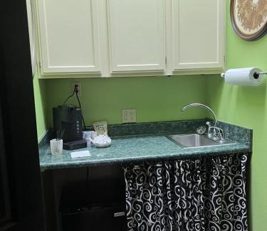 East of Broadway Bed & Breakfast | The Empress of Little Rock