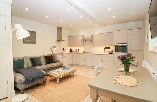 Langport Cottage | THE END, character holiday cottage, with a garden in Langport