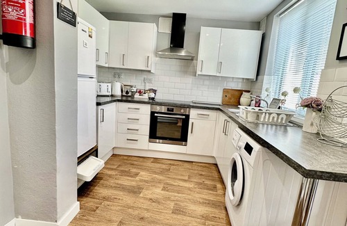 Morecambe House | “The End House” 2 minutes walk to the beach