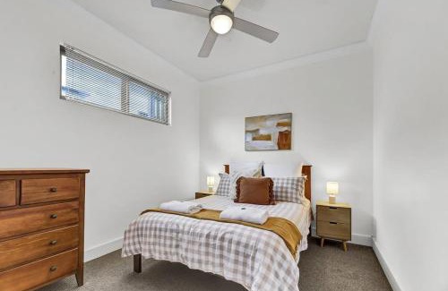 Calare House | The Entertainer - 5 Bed 5 Bath, 3 Storey Retreat