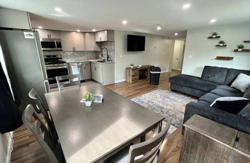 Stephentown House | The entire Stephentown Hotel! 28 person occupancy