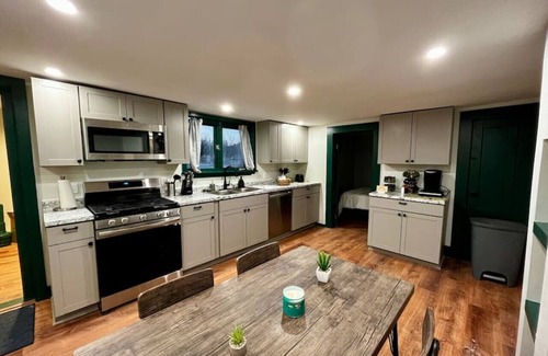 Stephentown House | The entire Stephentown Hotel! 28 person occupancy