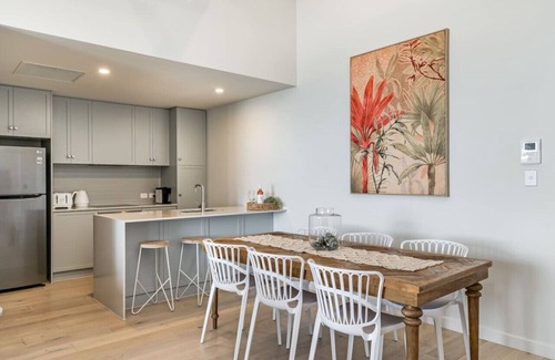 Moana Apartment | The Esplanade - Luxuriously Styled New 3 Bed Apt