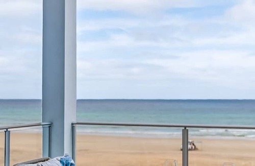 Moana Apartment | The Esplanade - Luxuriously Styled New 3 Bed Apt