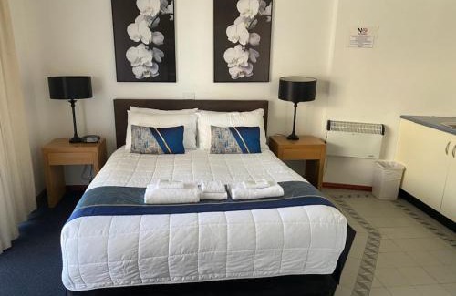 Lakes Entrance Hotel | The Esplanade Motel
