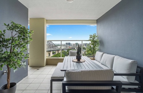 Brisbane Central Business District Apartment | The Executive! 1Bed, 1Bath, 1Car, VIEWS ~ CBD