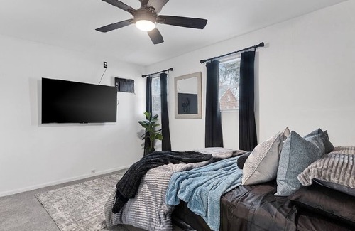 Homewood House | The Executive suite, is the place to be. Work and play ready,