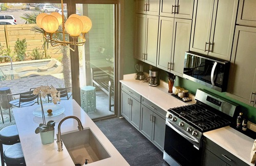 Biloxi House | The Executive @ The Pullman House - Downtown, sleeps 7, pool and 2 balconies