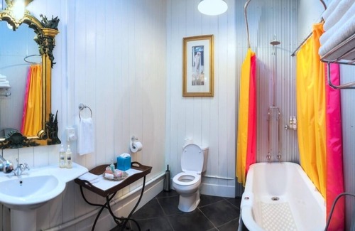 Hapuku Cabin | The Factory Luxury Beachfront - a minute walk to the beach