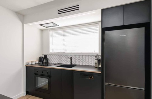 Kawaha Point House | The Fairlady | Stylish & Warm with Lake Views!