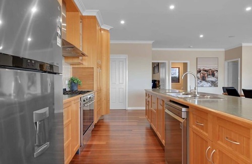 Calare House | The Fairway | Entertainer Opposite Wentworth Golf