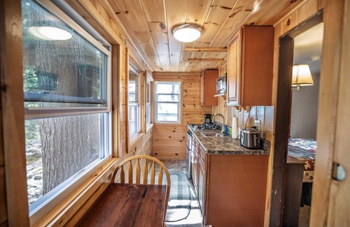 Lincoln Cabin | The Falling Waters Riverside Getaway at the PEMICABINS