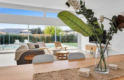Rosebud Villa | The Family Beachside Escape by Ready Set Stay - HOUSE & GUEST HOUSE