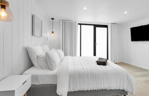 Rosebud Villa | The Family Beachside Escape by Ready Set Stay - HOUSE & GUEST HOUSE