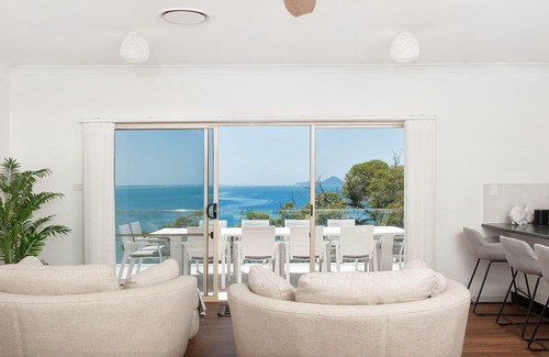 Salamander Bay House | The Family Entertainer - with sweeping water views