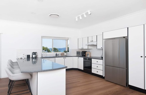 Salamander Bay House | The Family Entertainer - with sweeping water views