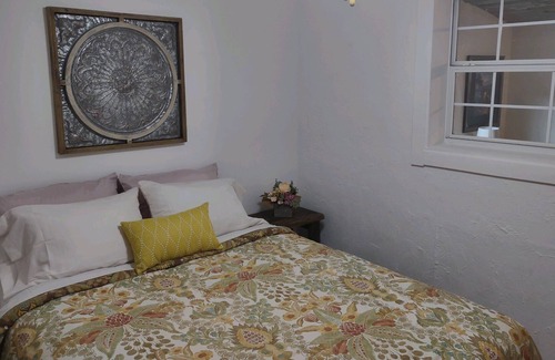 Longview House | The Fancy Farmhouse - 5 Minutes From Town