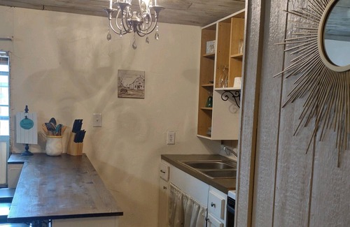 Longview House | The Fancy Farmhouse - 5 Minutes From Town