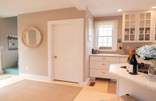 Mystic - New London House | The Farmhouse Downtown Mystic~Walk to Seaport, Shops and Restaurants