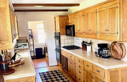 Paso Robles House | The Farmhouse @ Four Lanterns Winery